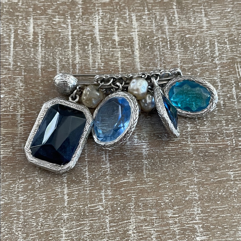 Vintage Kramer Silver Tone Brooch w/ Blue Tone Gemstones & Pearls